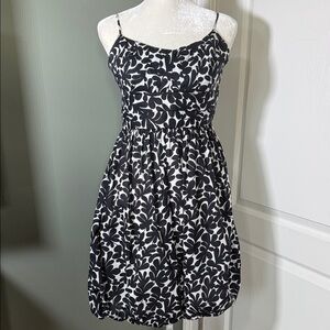 London Times Black White Floral Bubble Hem Dress Size 6 Spaghetti Strap